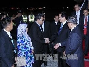 PM Nguyen Tan Dung is welcomed at Brunei international airport (Source:VNA)